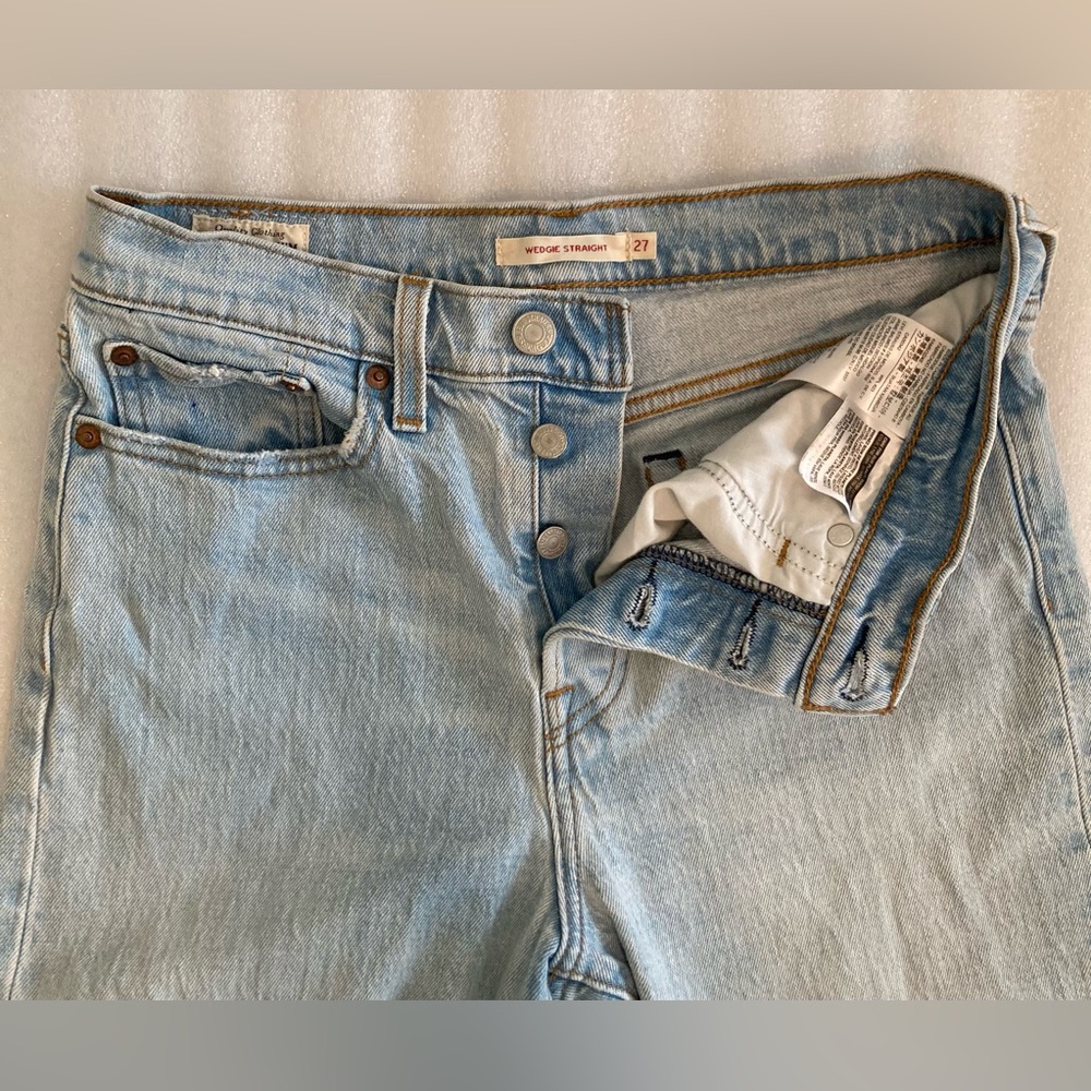Levi’s Premium Wedgie Straight- 27 Jeans